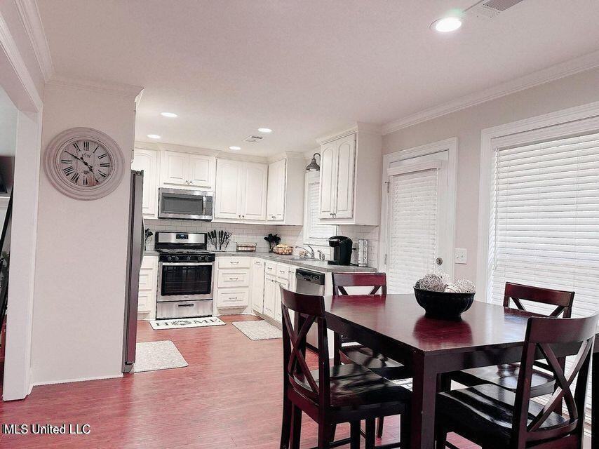 257 Gaddy Dr - Photo 5 of 10
