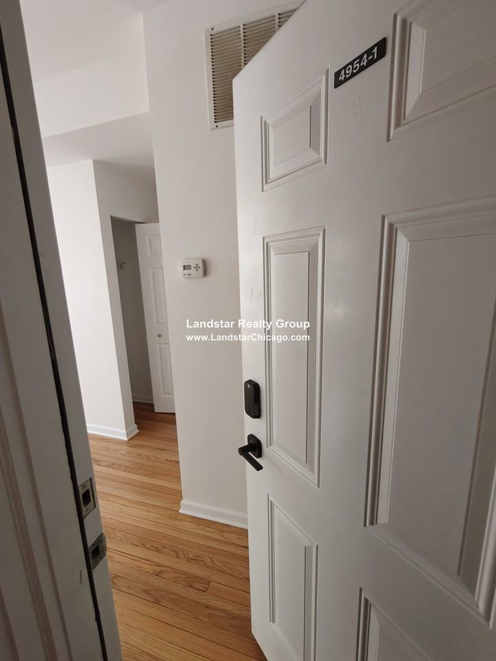 4954 N Ridgeway Ave #1 - Photo 4 of 17