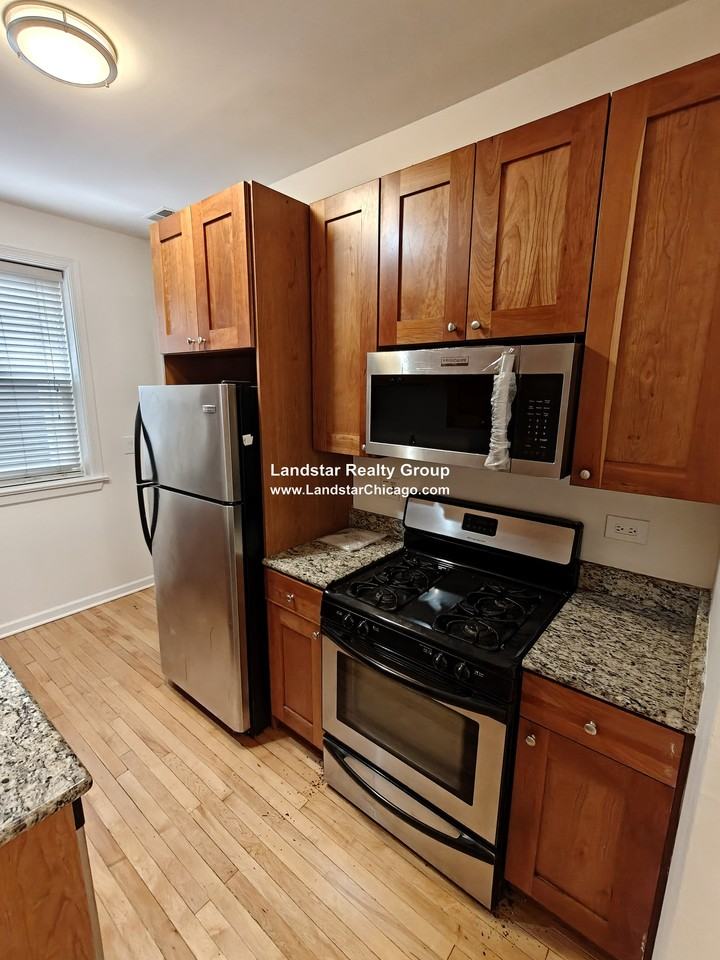 3743 W Argyle St #3