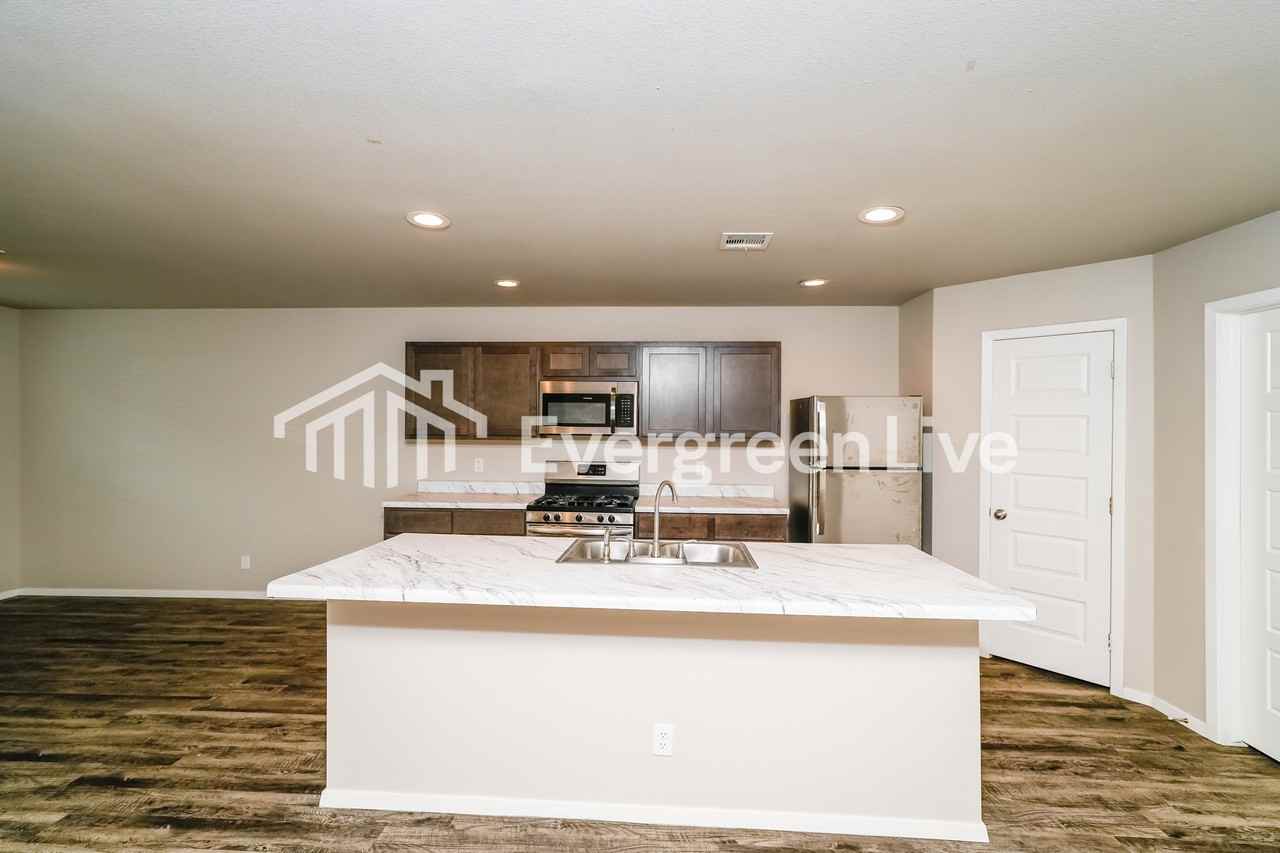1800 S 11th St - Photo 6 of 15