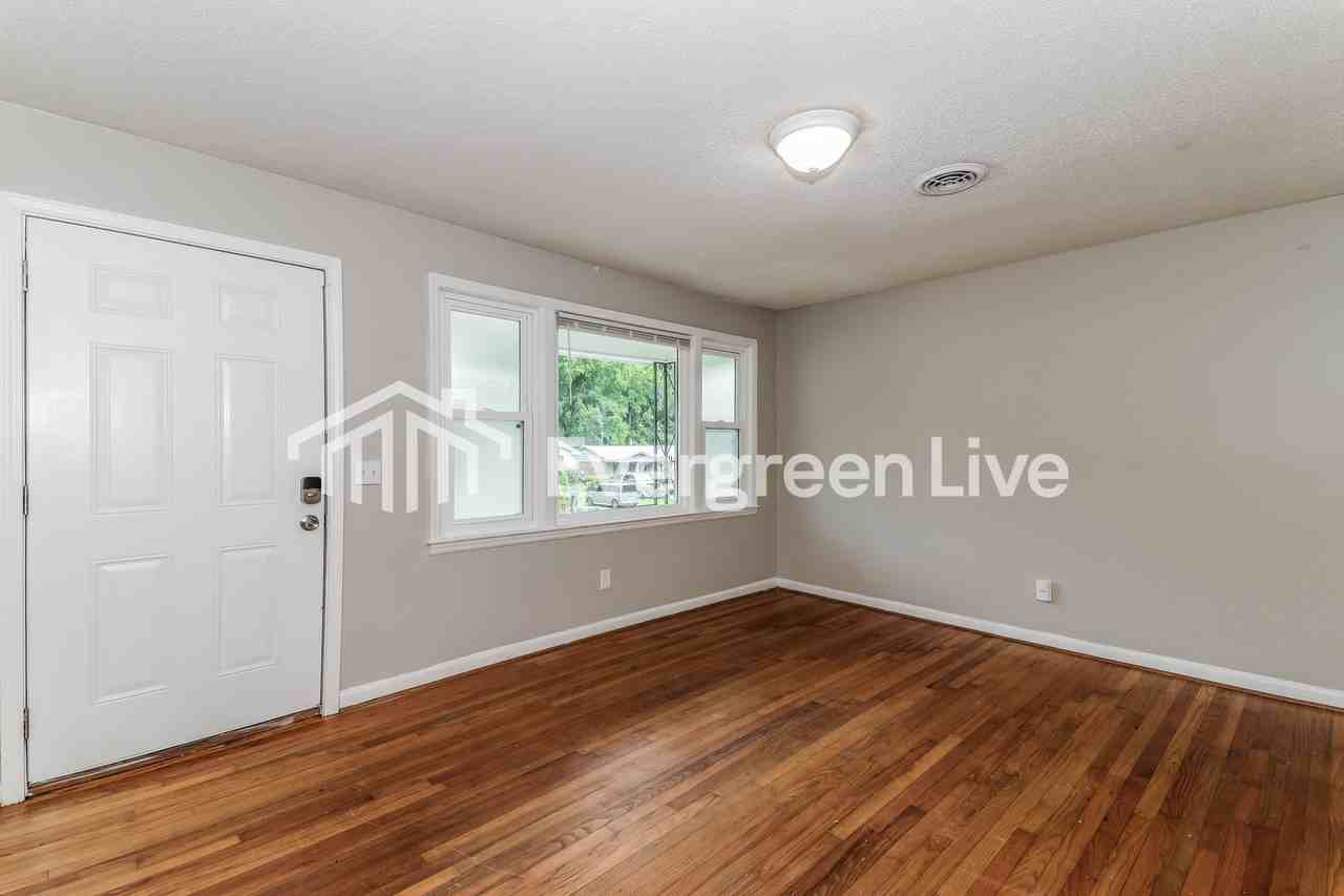 1004 Cane Lake Dr - Photo 2 of 15