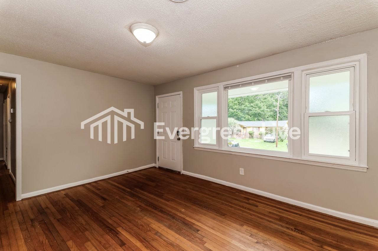 1004 Cane Lake Dr - Photo 3 of 15