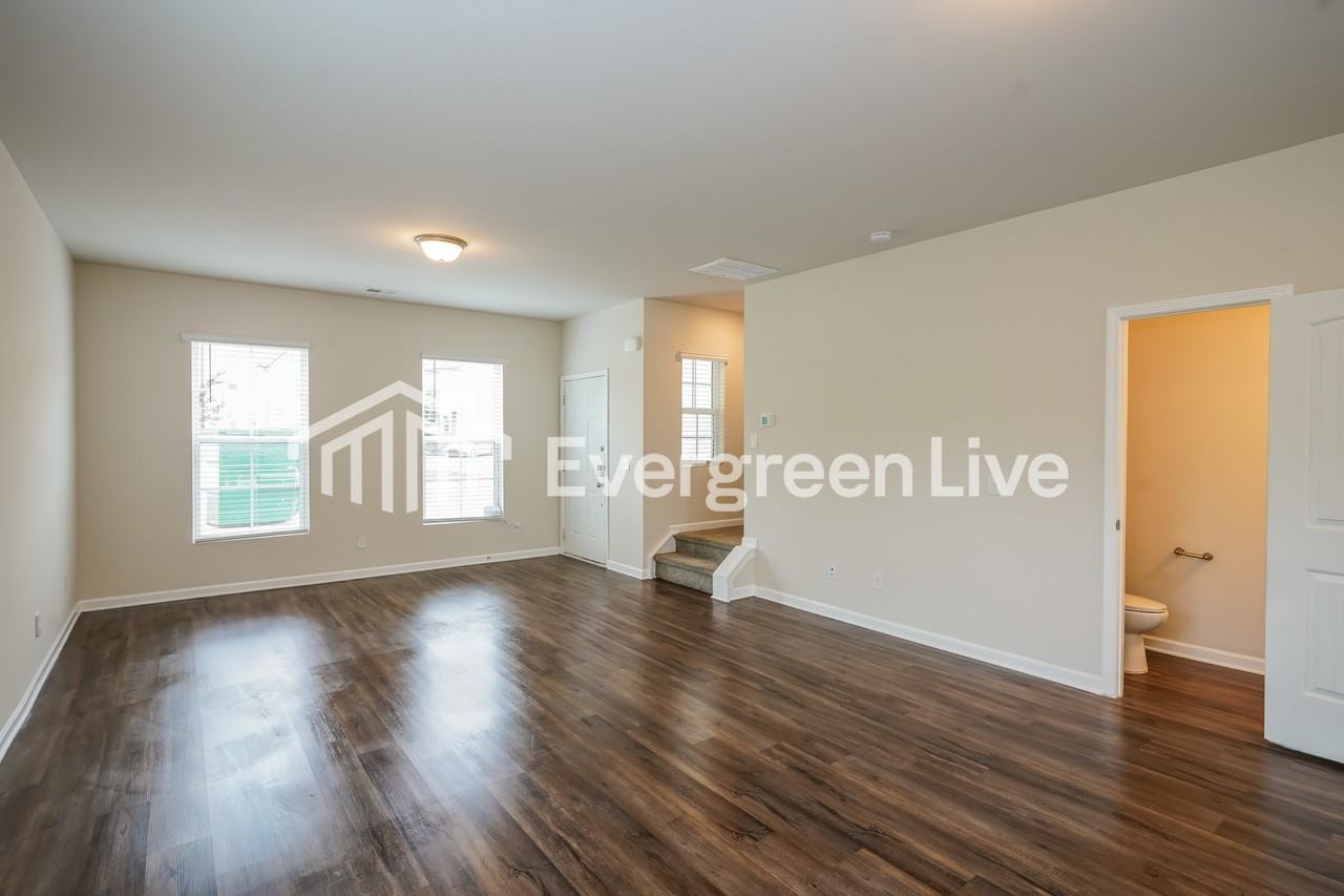 954 Hamilton Crossing Sq - Photo 3 of 16