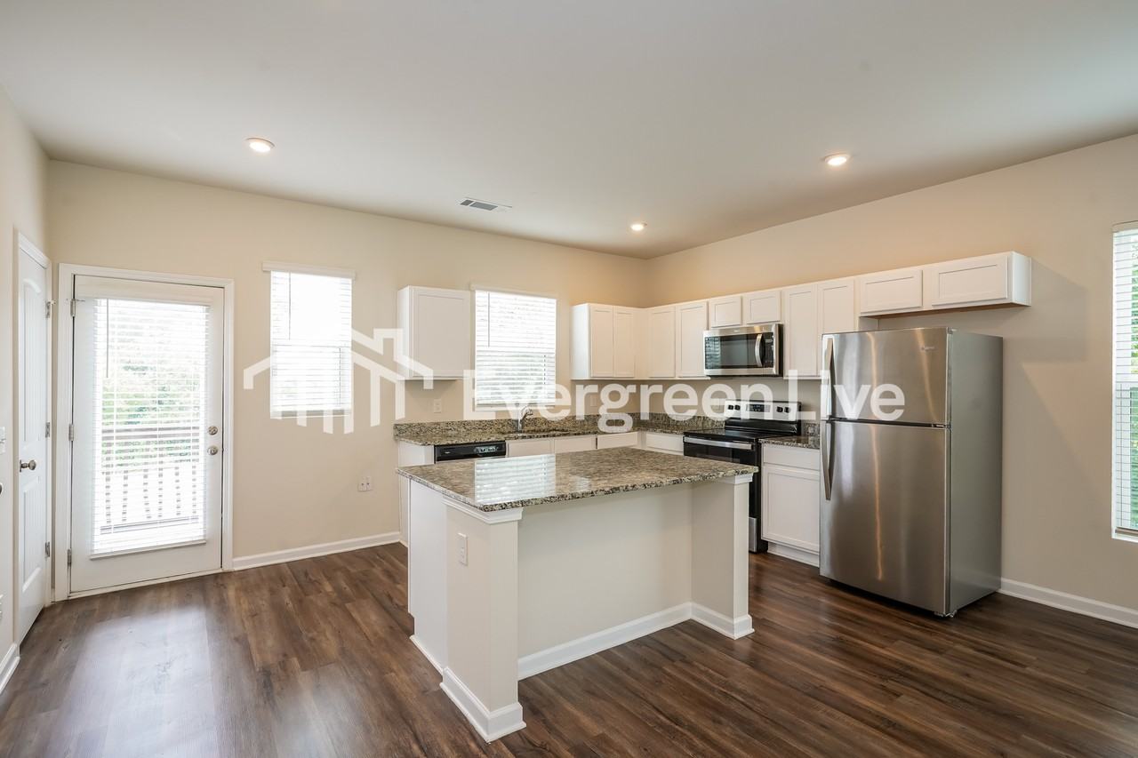 954 Hamilton Crossing Sq - Photo 6 of 17