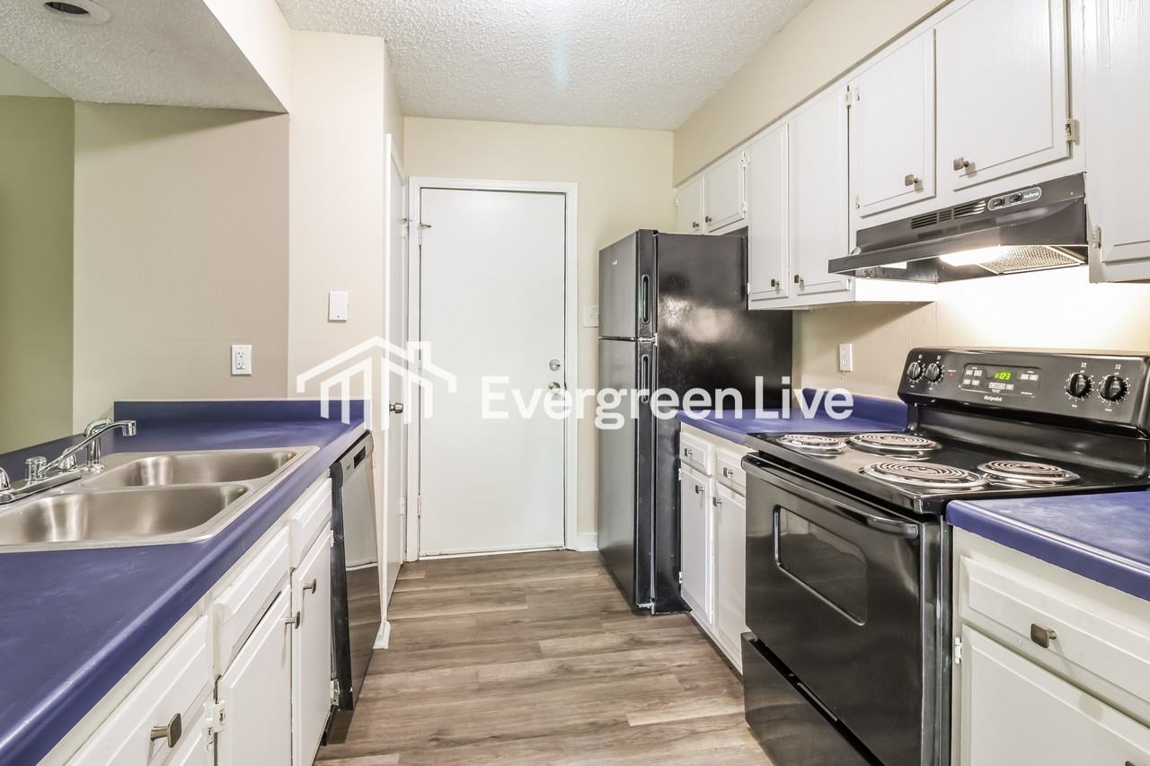 4304 Lady Slipper Ln - Photo 5 of 15