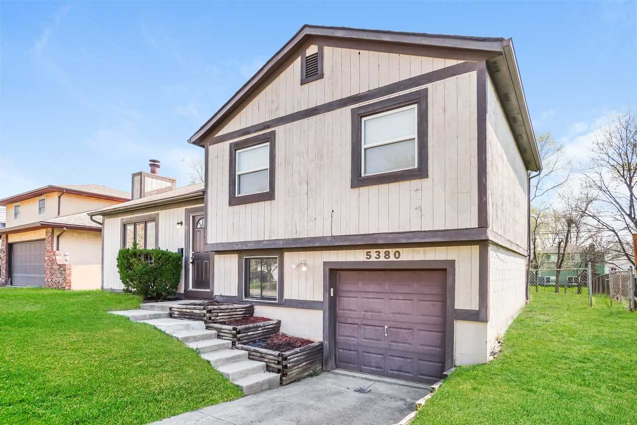 5380 Aqua St - Photo 2 of 15