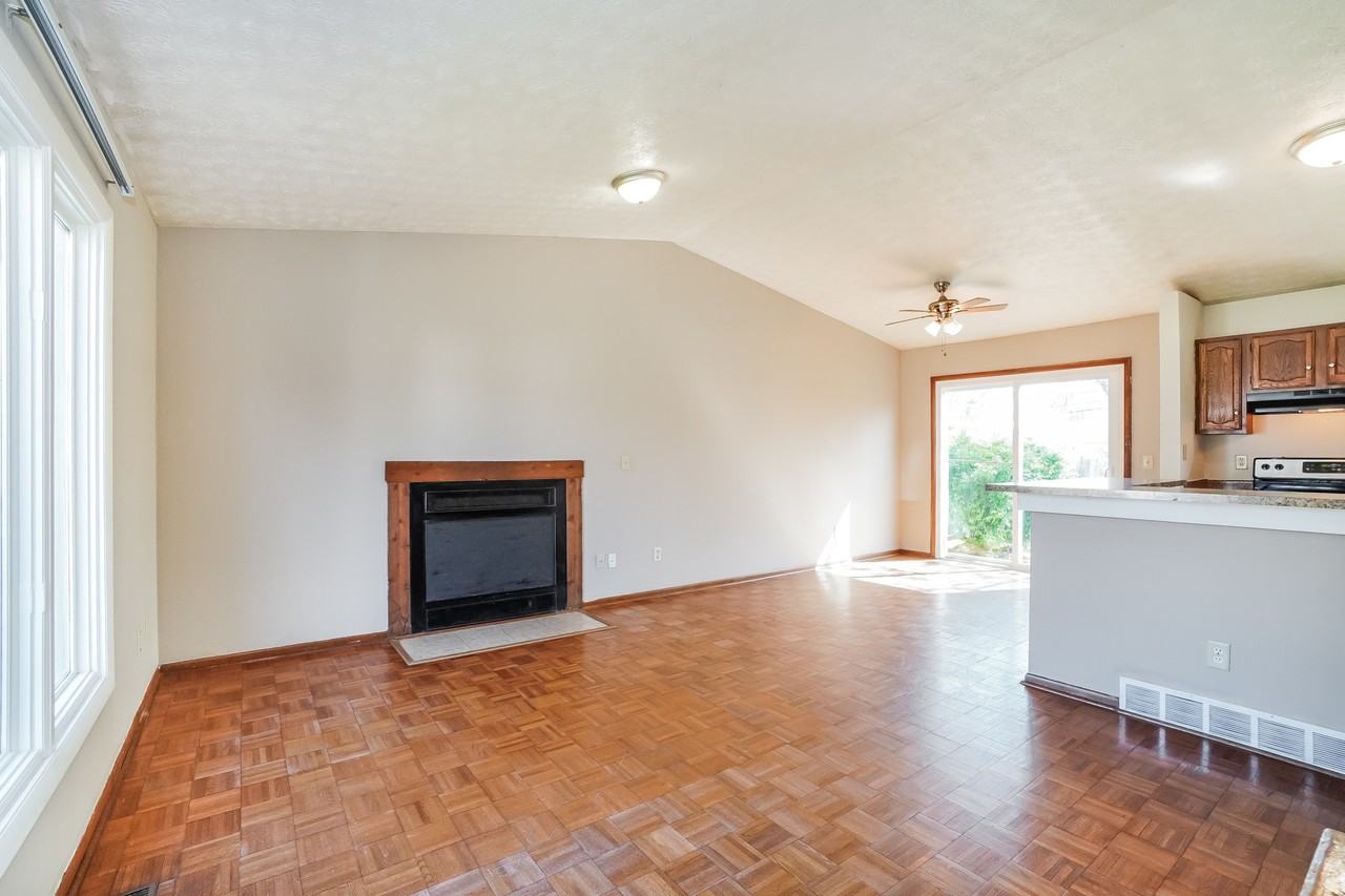 5380 Aqua St - Photo 3 of 15