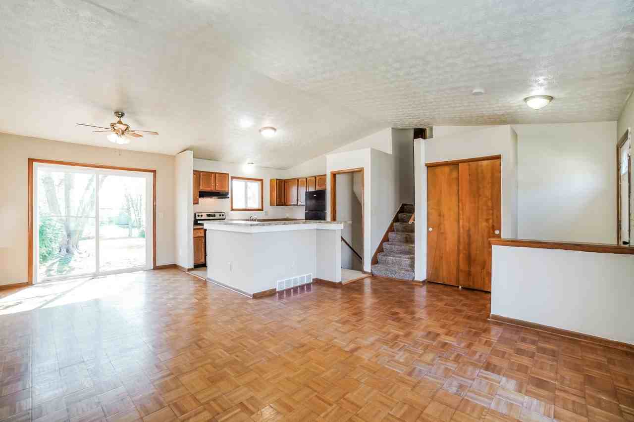 5380 Aqua St - Photo 4 of 15