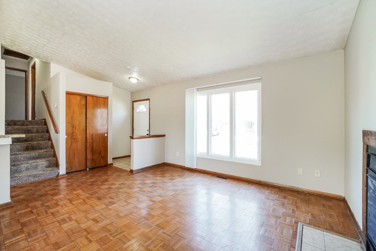 5380 Aqua St - Photo 5 of 15