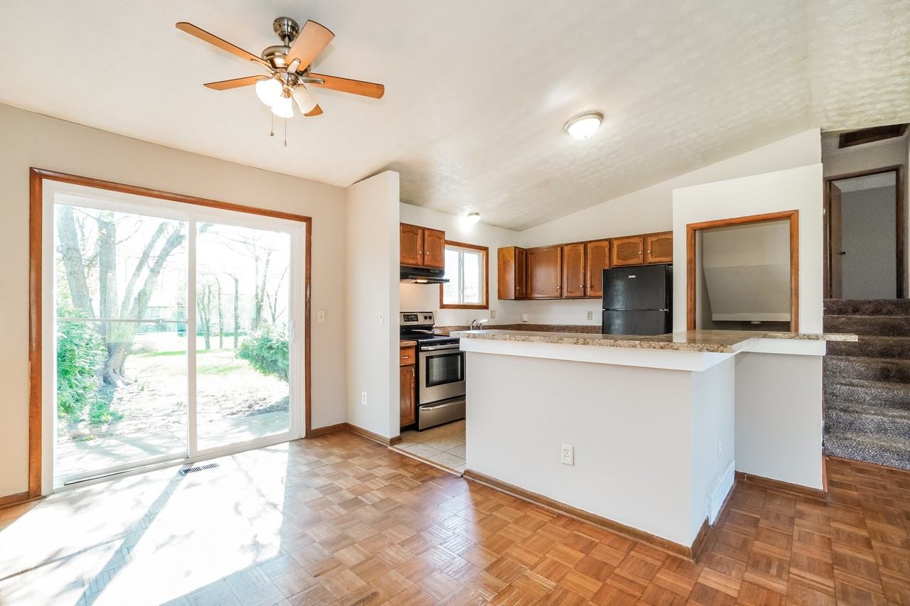 5380 Aqua St - Photo 6 of 15