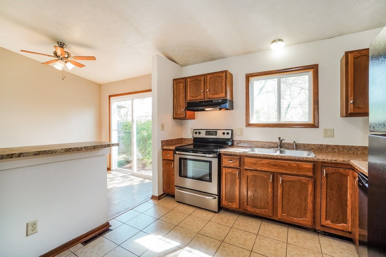 5380 Aqua St - Photo 7 of 15