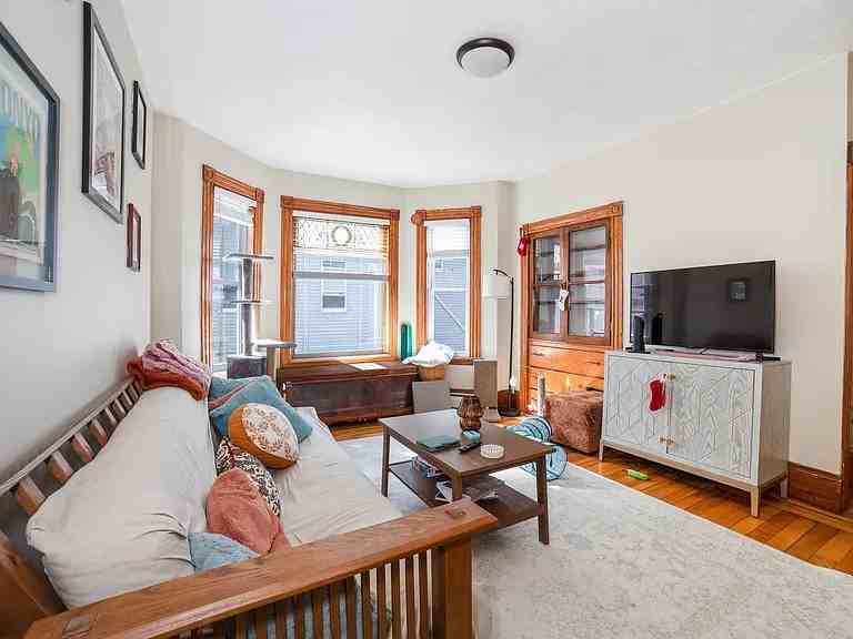 74 Green Hill Pkwy #1 - Photo 3 of 10