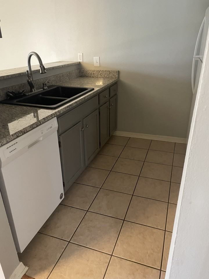 5705 E Texas St #26 - Photo 4 of 4