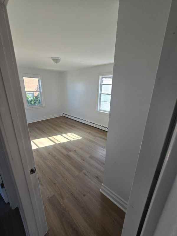 1754 Hammersley Ave - Photo 4 of 11