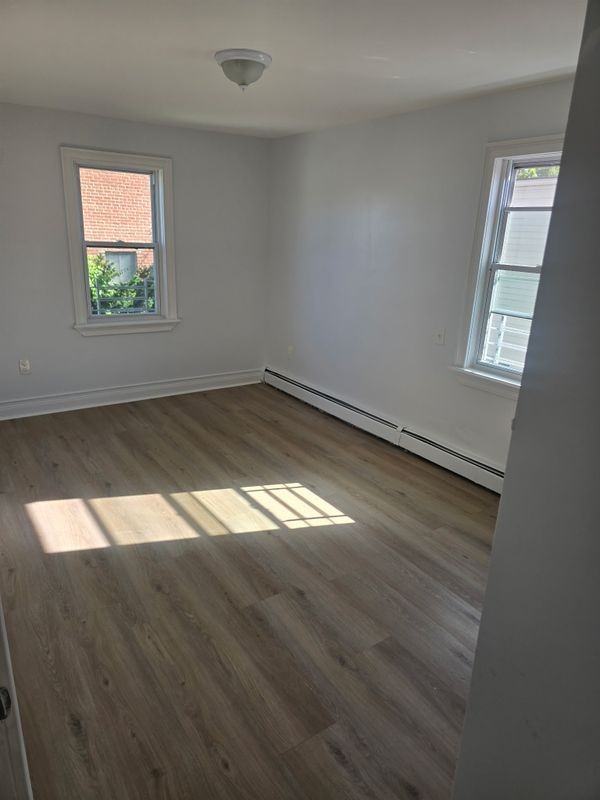 1754 Hammersley Ave - Photo 5 of 11