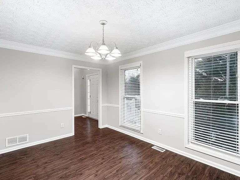 2247 June Ct Sw - Photo 2 of 8