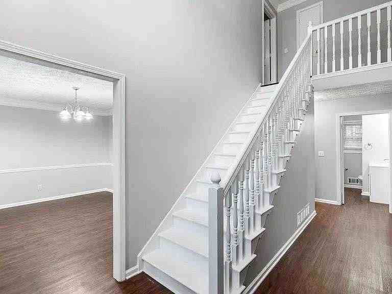 2247 June Ct Sw - Photo 5 of 8