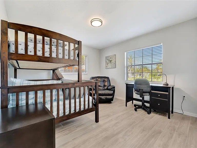 2916 Woodcrest Dr - Photo 2 of 33