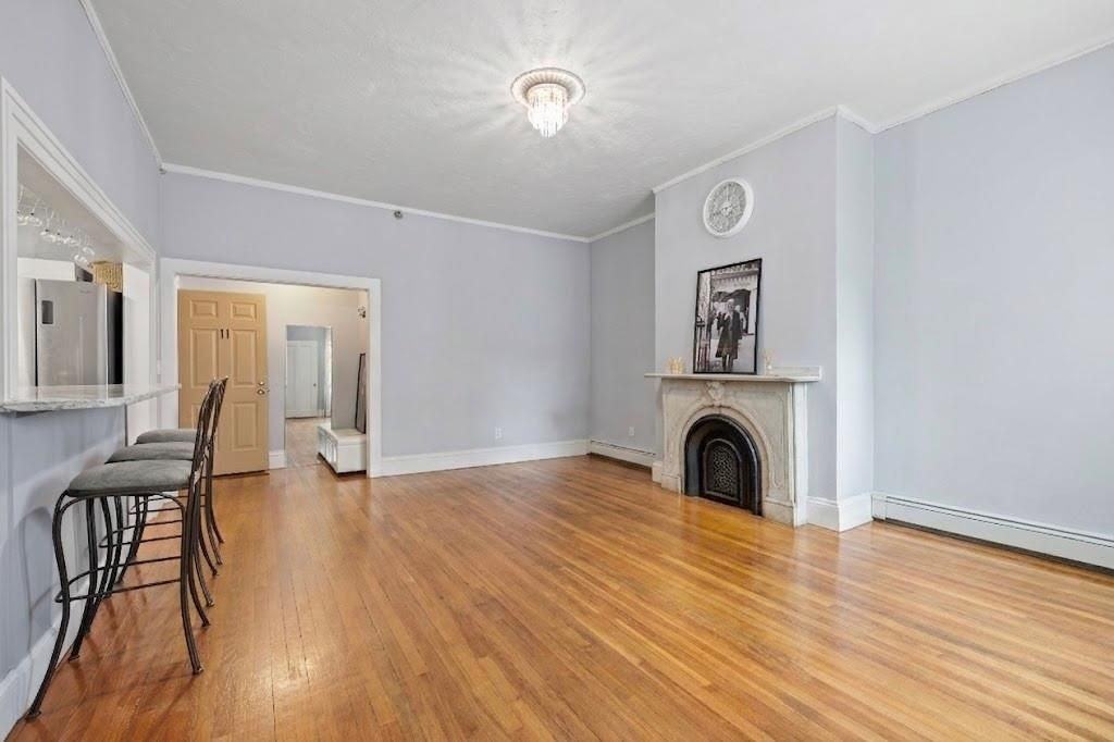 182 Bowen St ##11 - Photo 4 of 17
