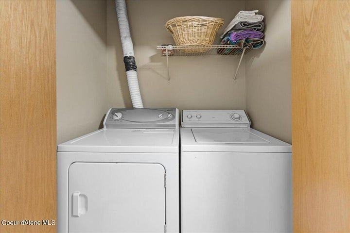950 W Cameron Ave - Photo 4 of 8