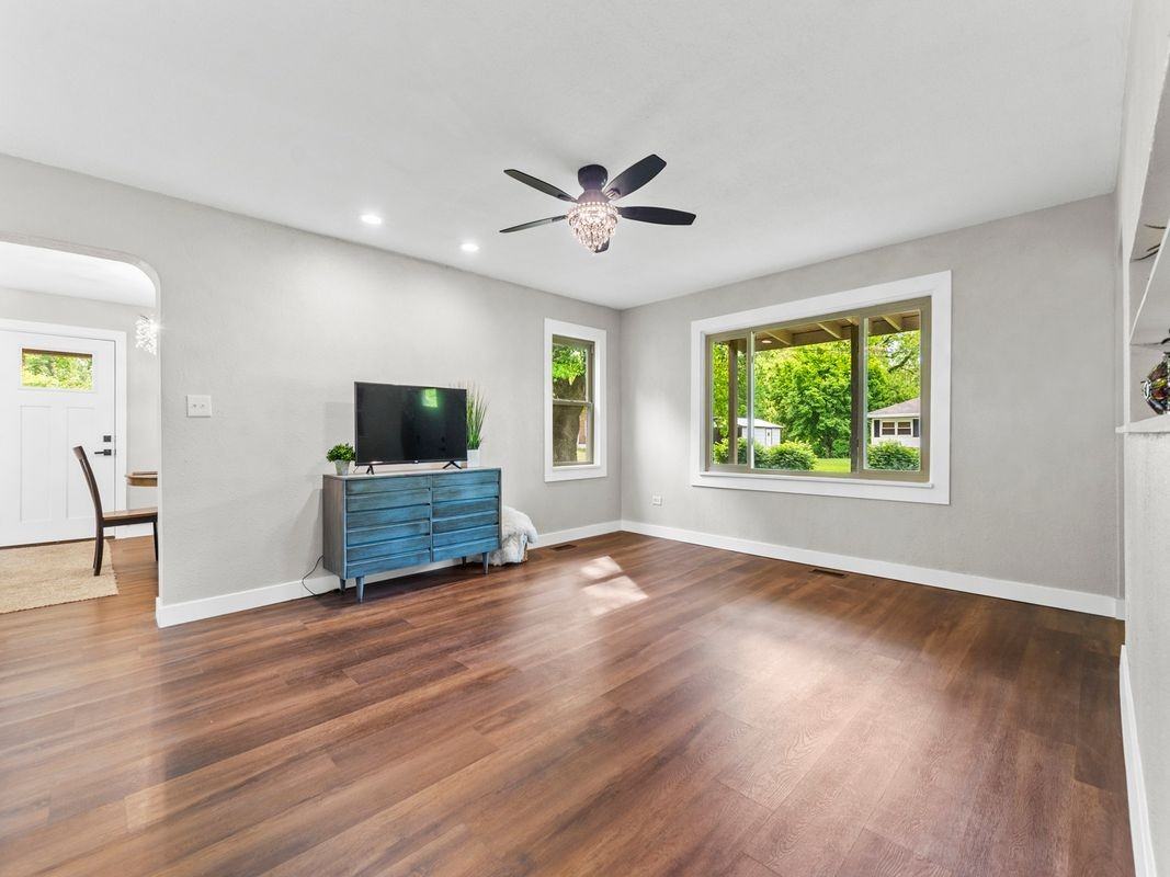 9915 North Rd - Photo 5 of 30