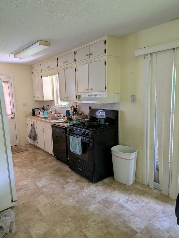 1031 Rock Springs Rd - Photo 4 of 9