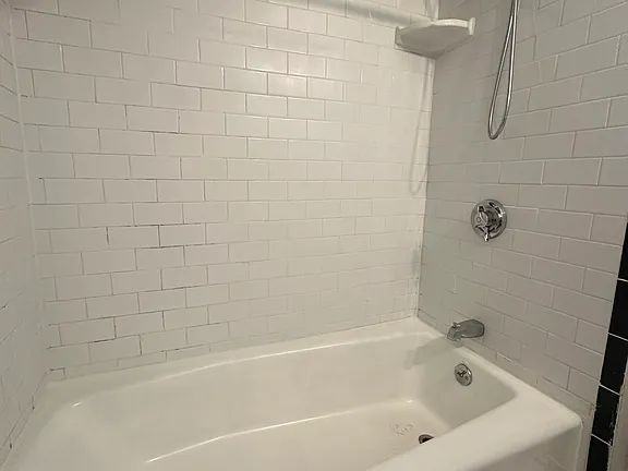 396 Whalley Ave - Photo 2 of 12
