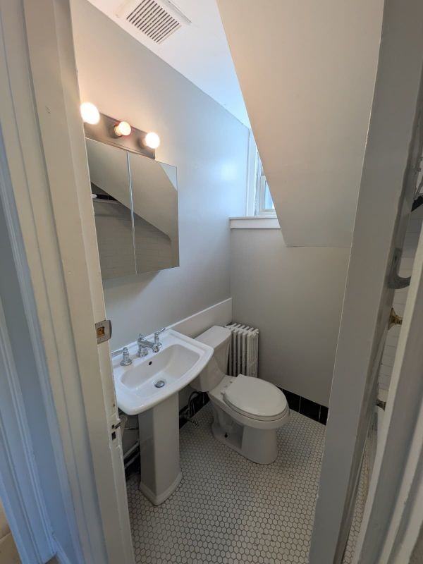 396 Whalley Ave - Photo 3 of 12