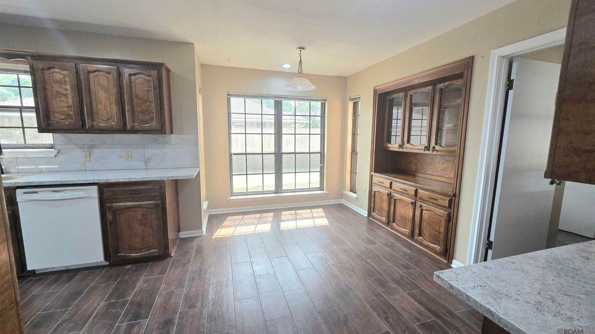 12119 Mallory Ave - Photo 4 of 28