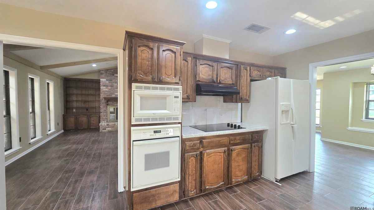 12119 Mallory Ave - Photo 5 of 28