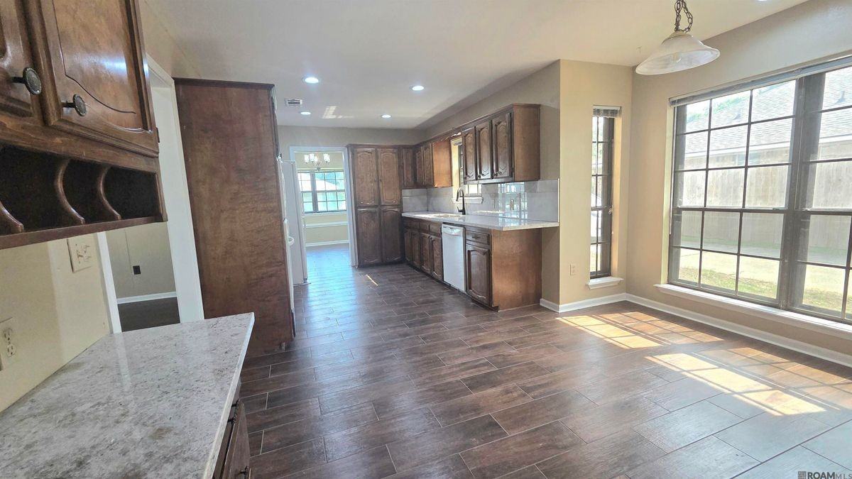 12119 Mallory Ave - Photo 6 of 28