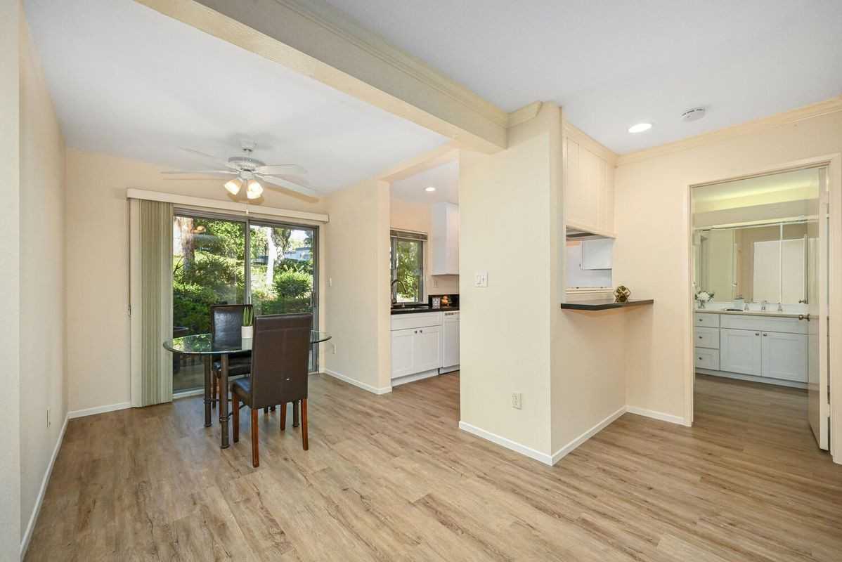 23732 Hillhurst Dr - Photo 4 of 16