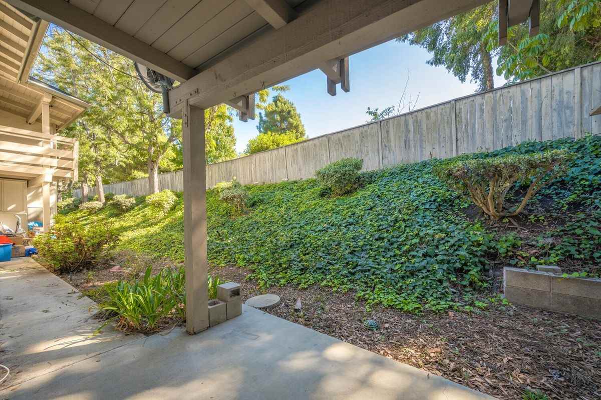 23732 Hillhurst Dr - Photo 7 of 16