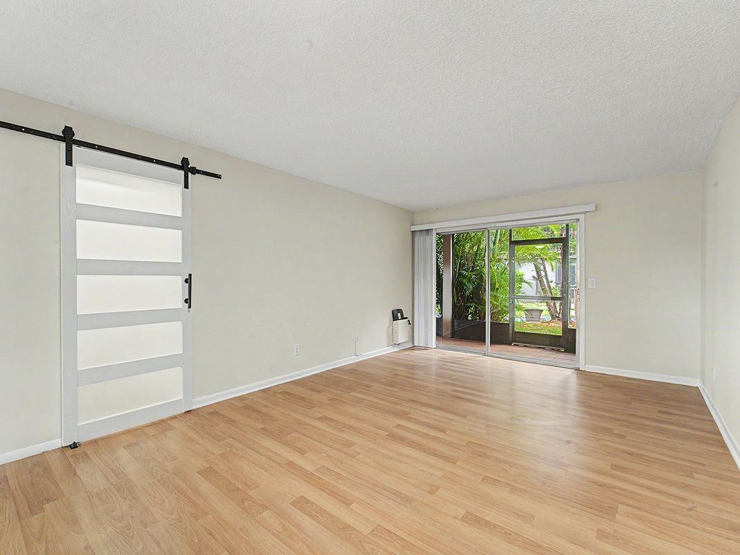 6314 Newtown Cir - Photo 5 of 9