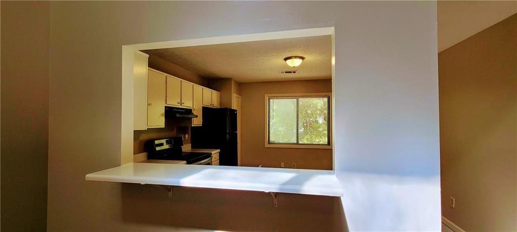 966 Amberly Dr ##B - Photo 4 of 17