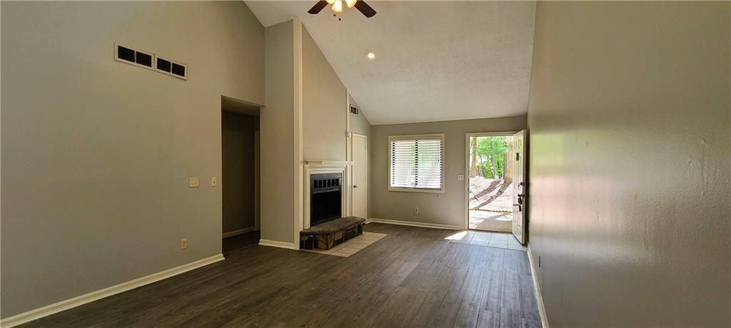 966 Amberly Dr ##B - Photo 5 of 17