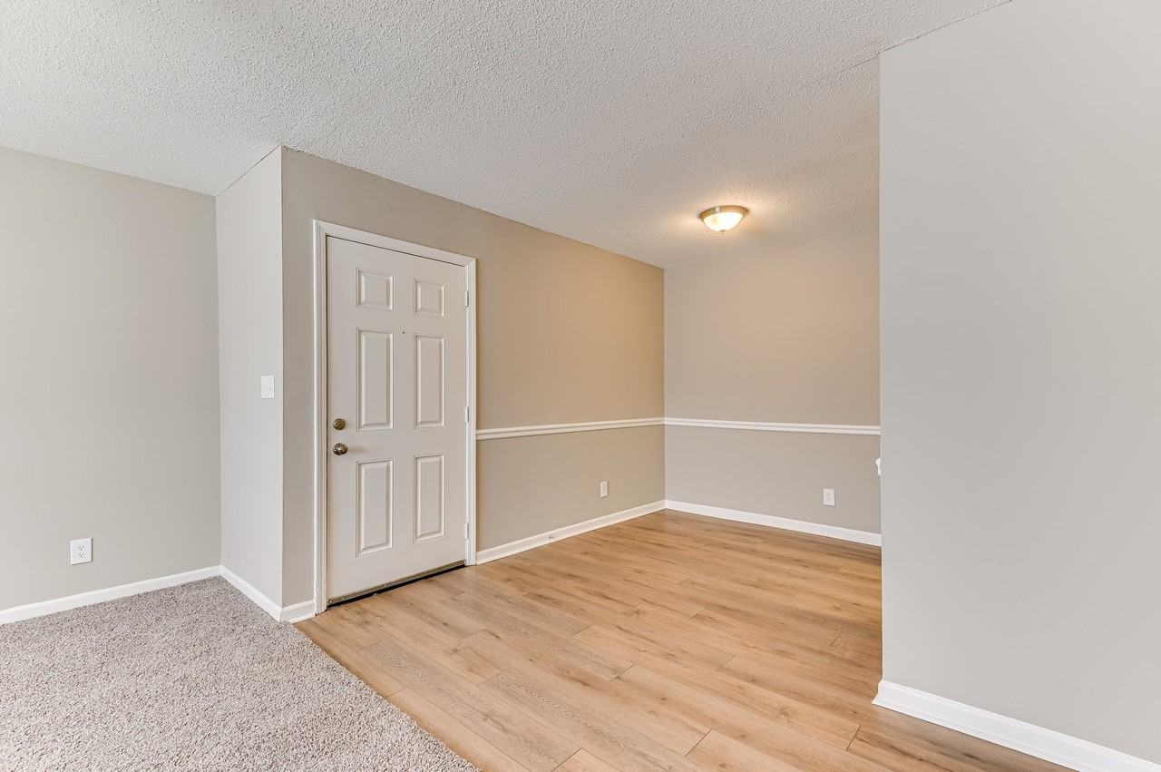 River's Edge Apartments - Photo 2 of 36