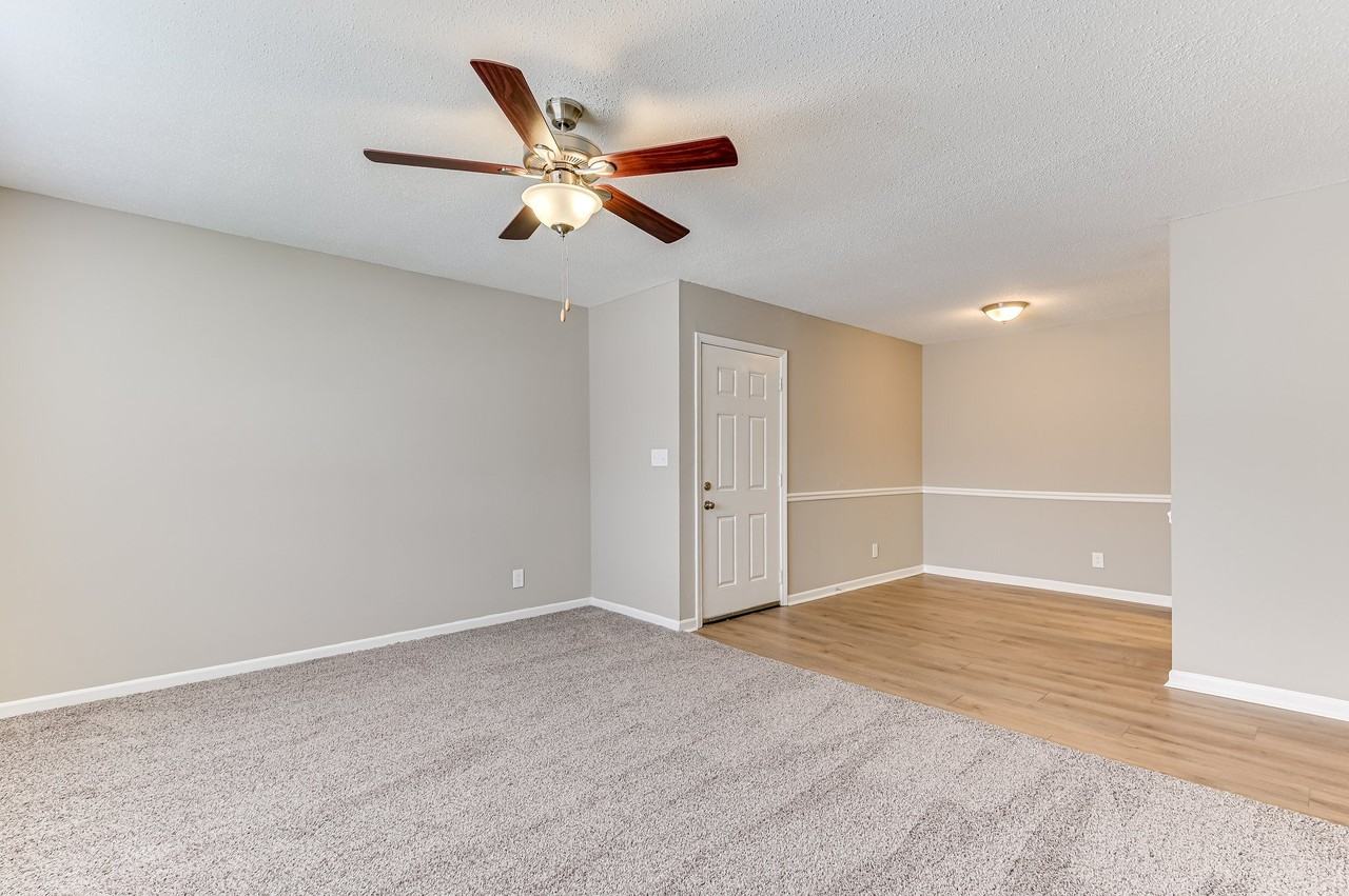 River's Edge Apartments - Photo 3 of 36