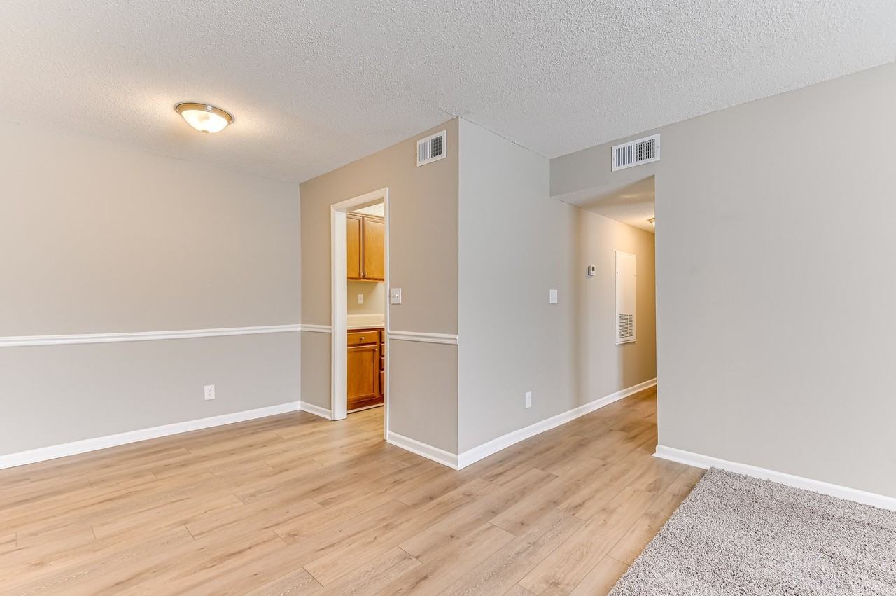 River's Edge Apartments - Photo 4 of 36
