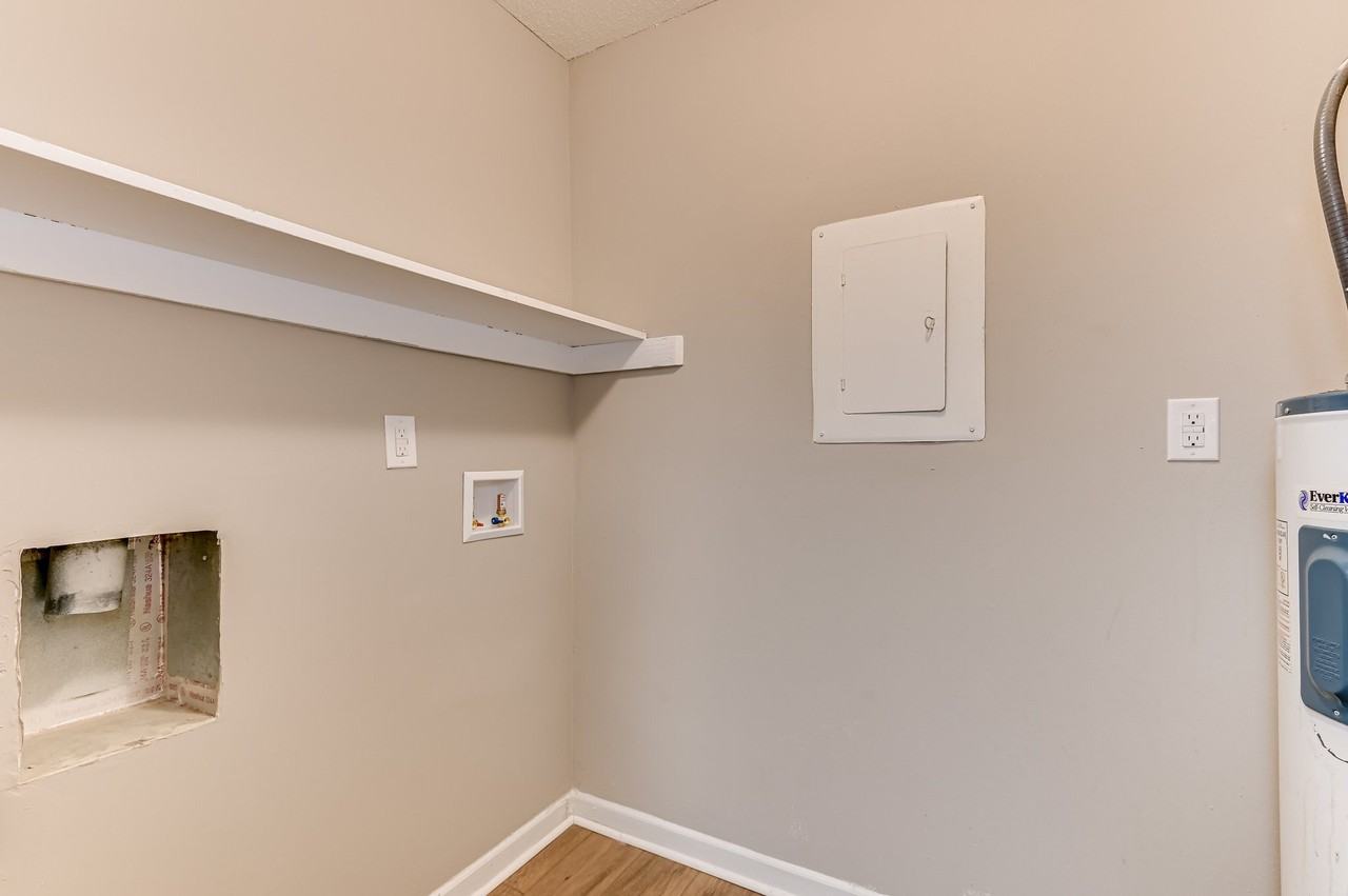 River's Edge Apartments - Photo 6 of 36