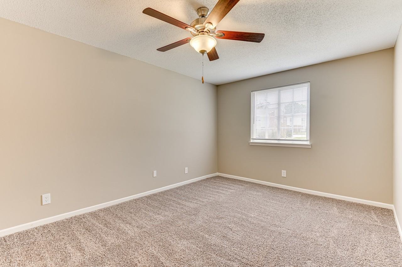River's Edge Apartments - Photo 7 of 36