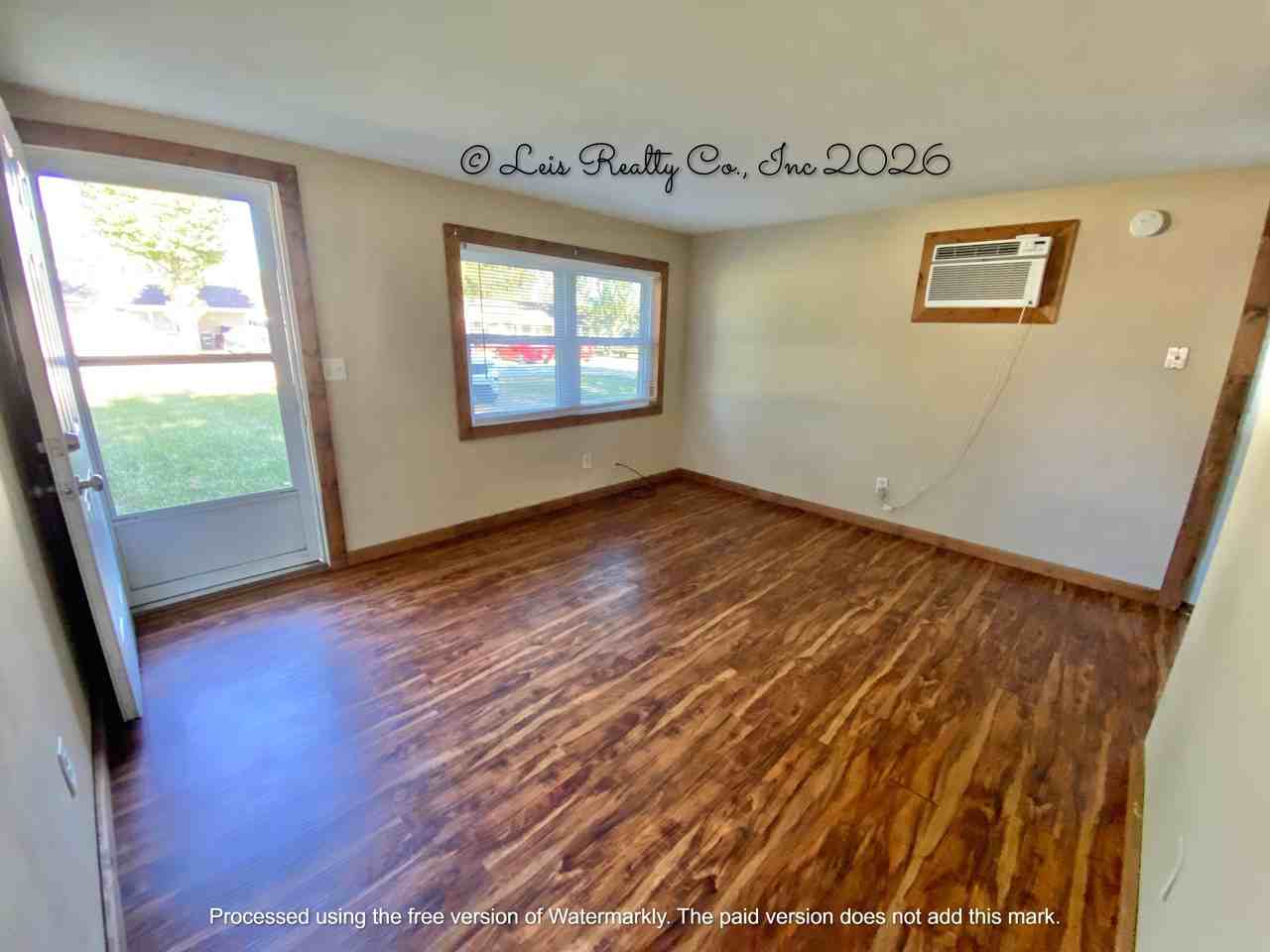 321 Smith Street - Photo 4 of 18