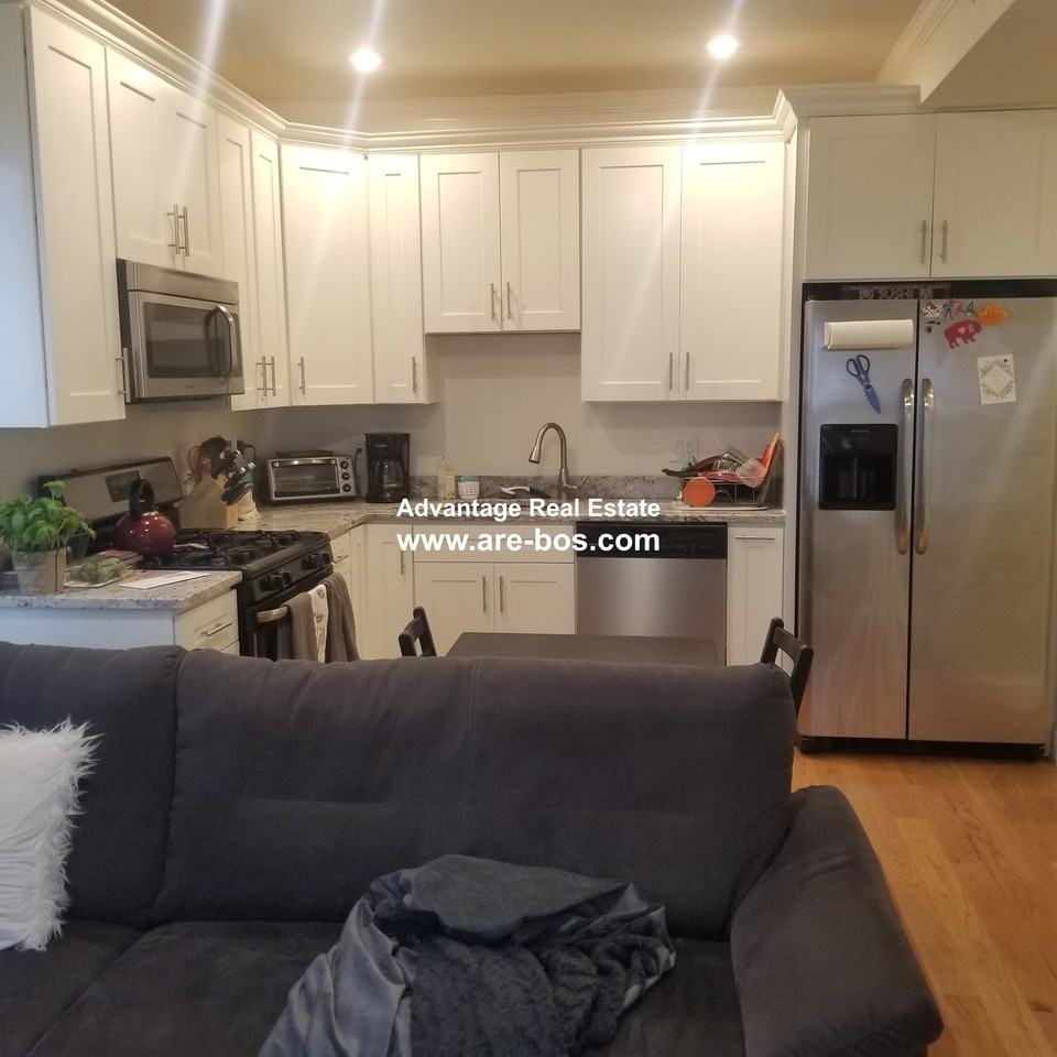 121 Webster Ave #1