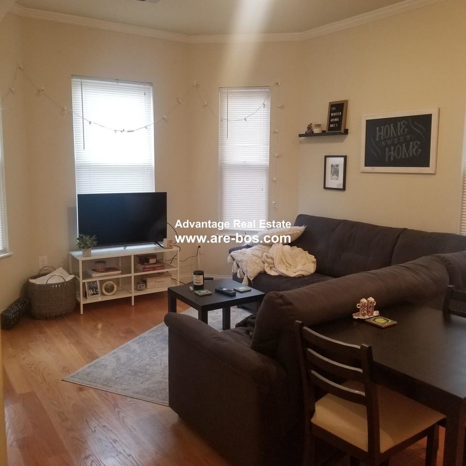 121 Webster Ave #1 - Photo 3 of 18