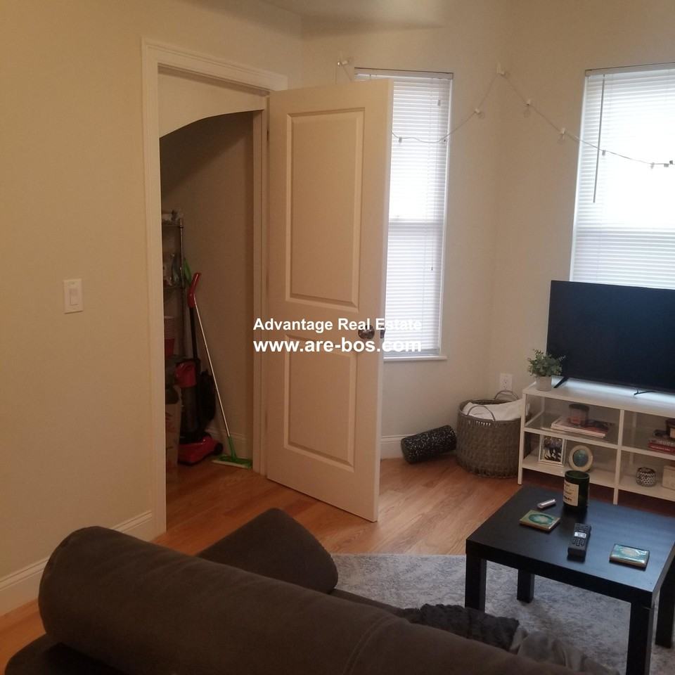 121 Webster Ave #1 - Photo 4 of 18
