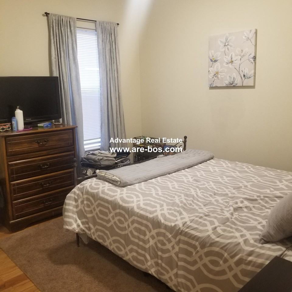 121 Webster Ave #1 - Photo 5 of 18
