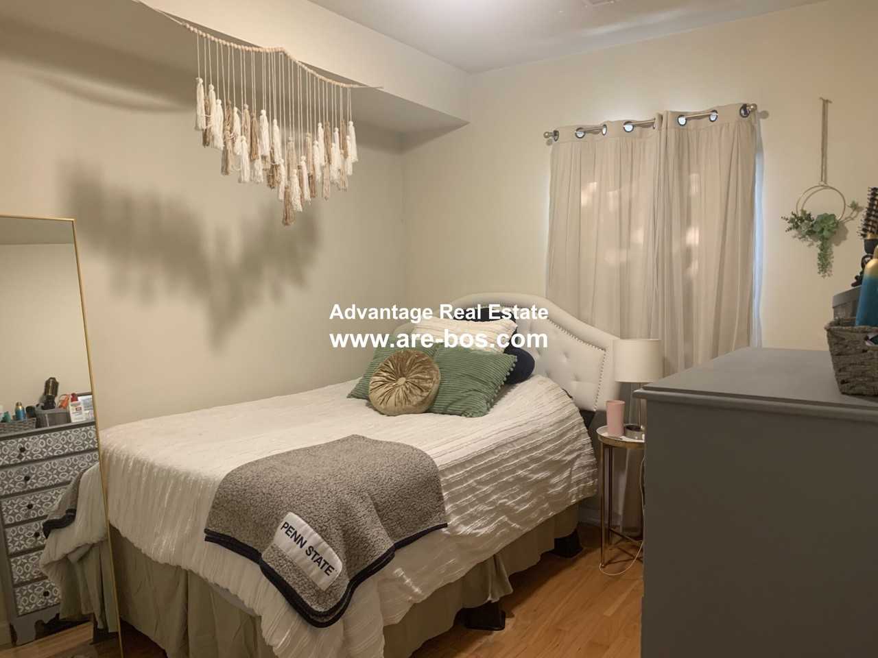 115 Webster Ave #2 - Photo 4 of 31