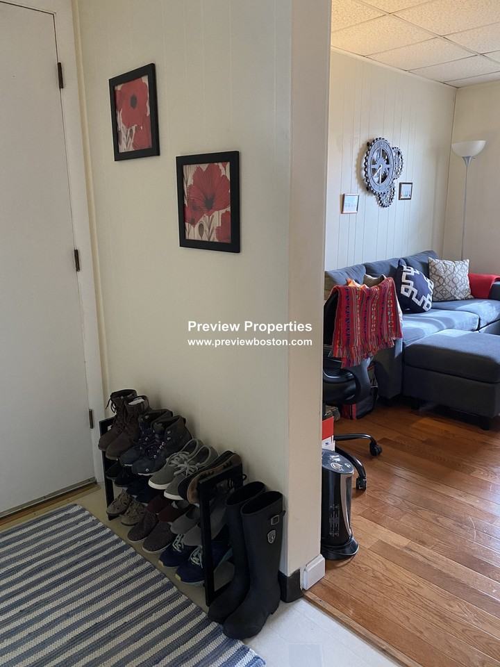 Cedar St #4P - Photo 4 of 8