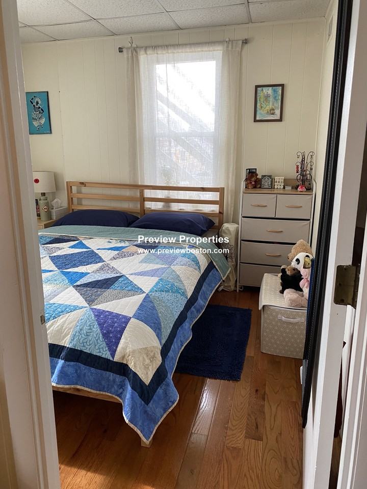 Cedar St #4P - Photo 5 of 8