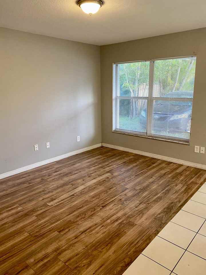 491 10th St - Photo 2 of 14